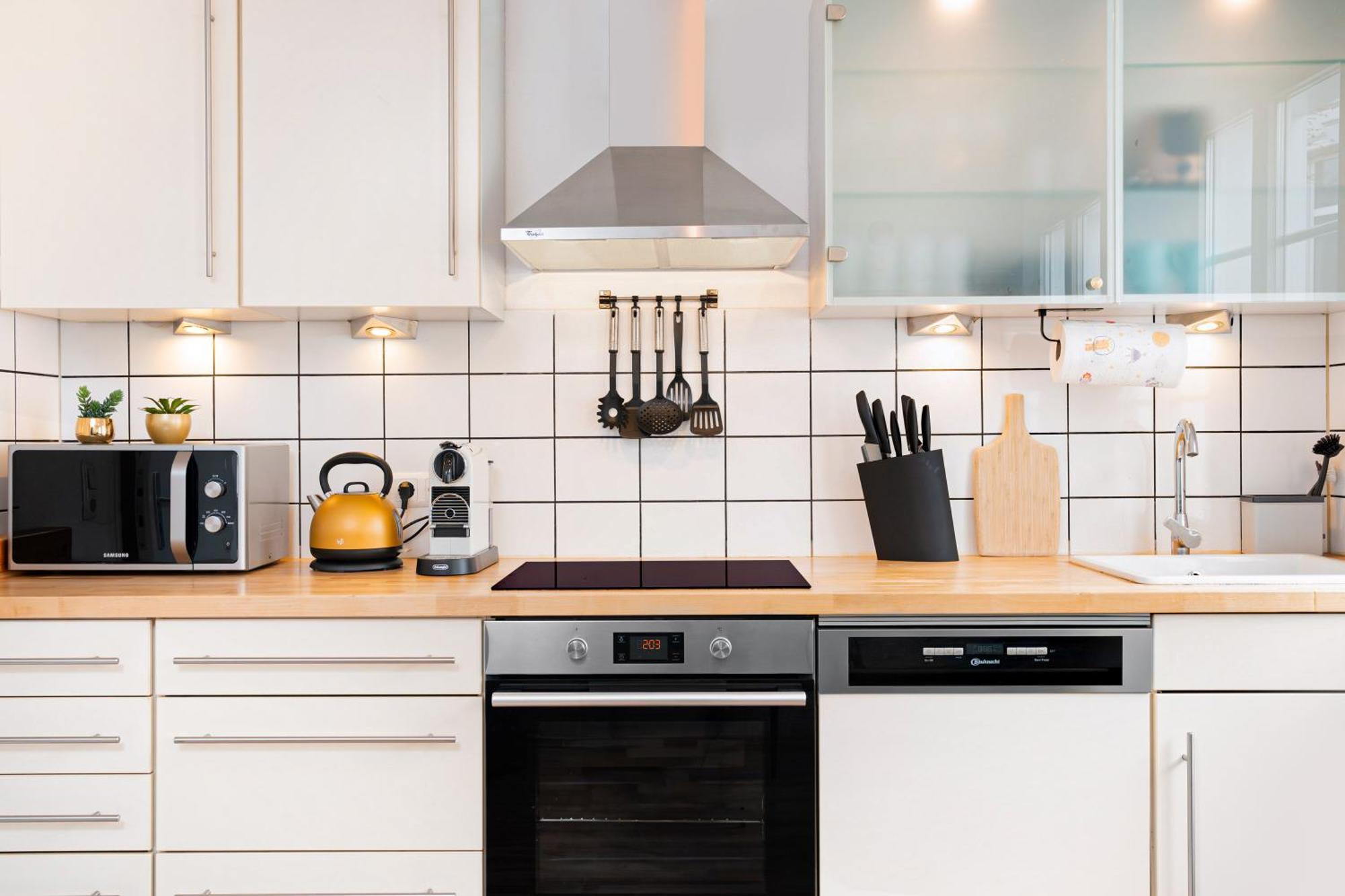Apartment Smart Home - Wuppertal - Perfect For 6 Guests - Central - Netflix - Schwebebahn - Free Parking Zone *