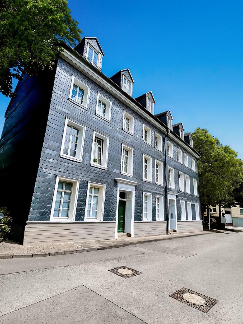 Smart Home - Wuppertal - Perfect For 6 Guests - Central - Netflix - Schwebebahn - Free Parking Zone Apartment *