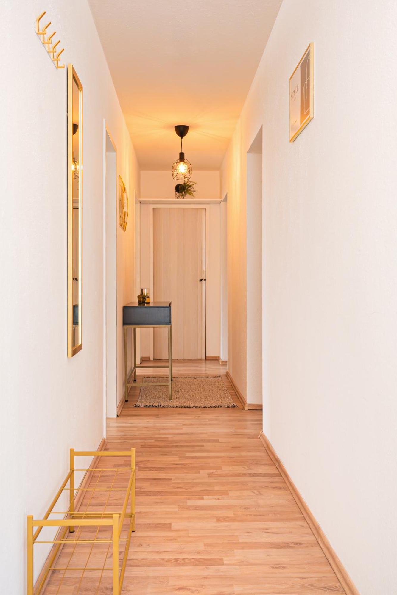 Apartment Smart Home - Wuppertal - Perfect For 6 Guests - Central - Netflix - Schwebebahn - Free Parking Zone